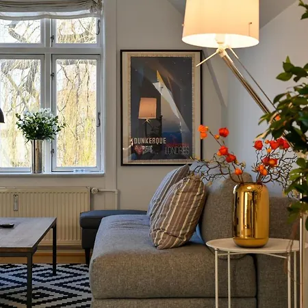 Super Cozy 3 Bedroom Duplex In Frederiksberg Close To Zoo *