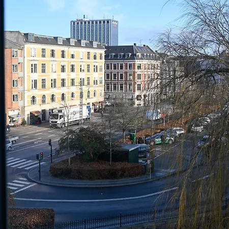 Super Cozy 3 Bedroom Duplex In Frederiksberg Close To Zoo
